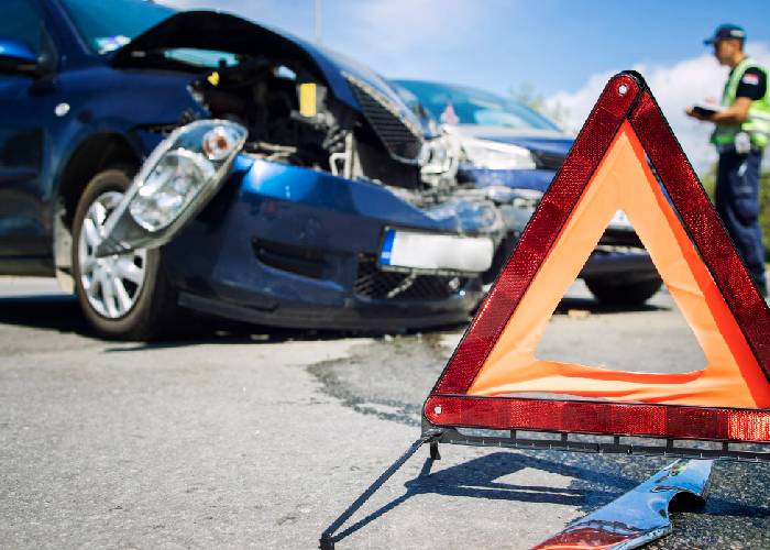 Read more about the article Wie verhält man sich nach einem Verkehrsunfall?